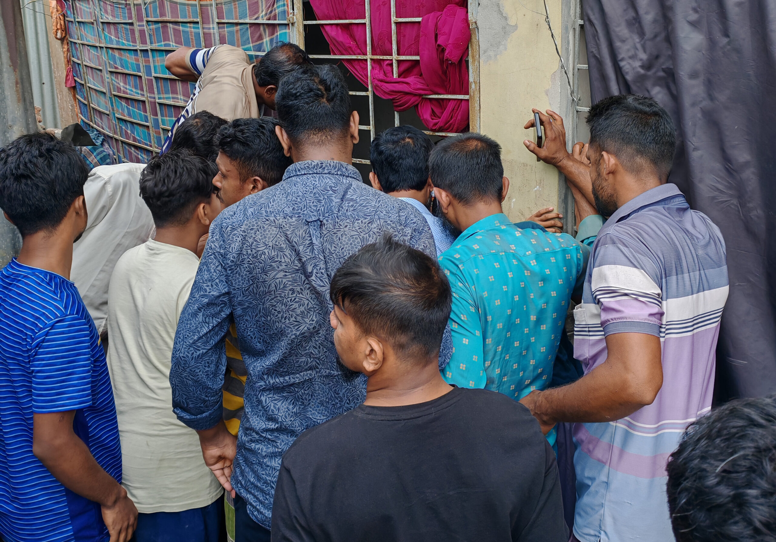 ভালুকায় ফেসবুকের ছবি নিয়ে কলহে রাজমিস্ত্রির আত্মহত্যা