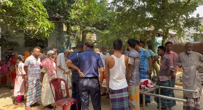 পল্লী বিদ্যুতের ছিঁড়া তারে জড়িয়ে দুই বৃদ্ধ'র মৃত্যু
