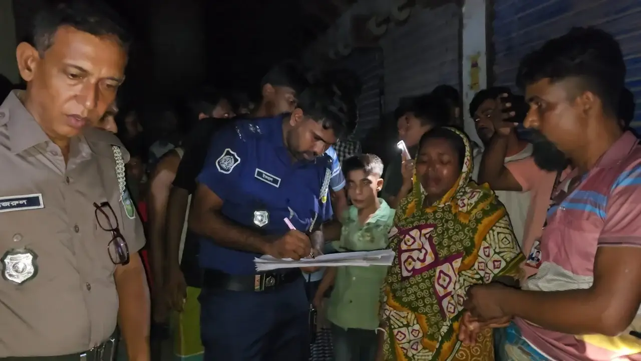 ভালুকায় বাকিতে চুল না কাটায় সেলুন ব্যবসায়ীকে উপর্যুপরি ছুরিকাঘাতে হত্যা; ঘাতক গ্রেপ্তার