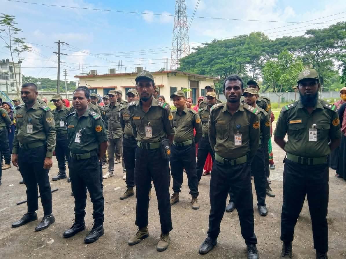 পূজামণ্ডপে আনসার মোতায়েন